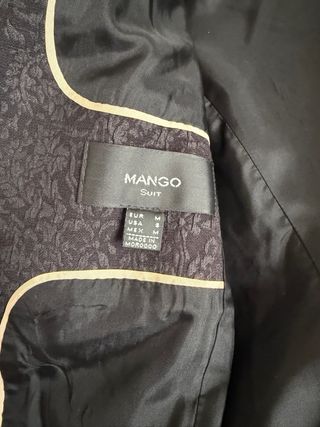 Chaqueta de mujer negra entallada