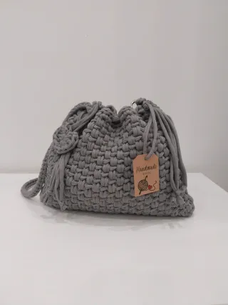 Borsa uncinetto The Pouch grigia handmade