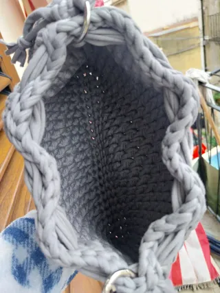 Borsa uncinetto The Pouch grigia handmade