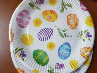 Piatti monouso Pasqua festa multicolore