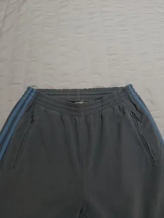 Pantalón Adidas Challenger Gris y azul