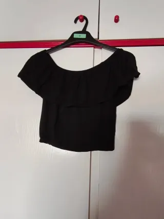 Top Negro Hombros Descubiertos Talla M