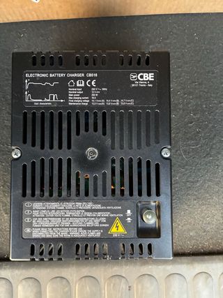 Cargador CBE CB516 12V 16A Autocaravana/Camper