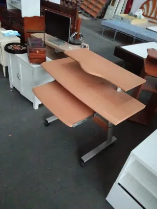 Escritorio madera y metal