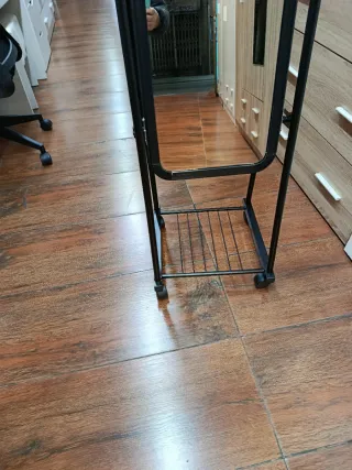 Specchio da terra in metallo nero