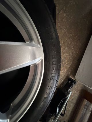 Rueda de repuesto 125/80 R16
