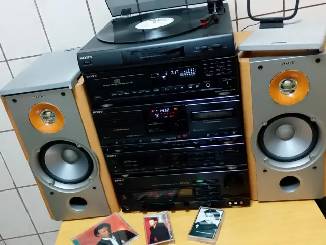 EQUIPO DE MÚSICA SONY V702
