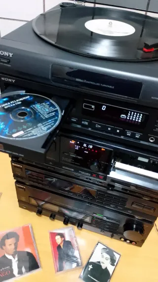 EQUIPO DE MÚSICA SONY V702