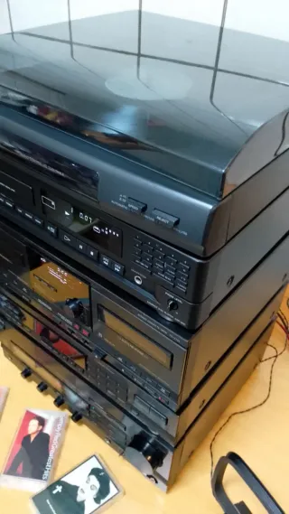 EQUIPO DE MÚSICA SONY V702