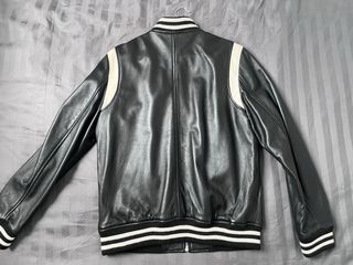 Chaqueta de Piel Negra y Blanca