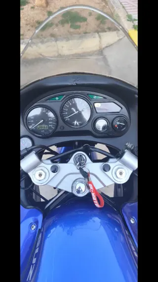 Suzuki GSX F 600 Azul