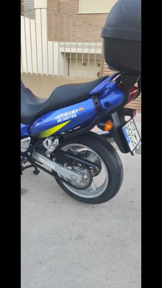 Suzuki GSX F 600 Azul