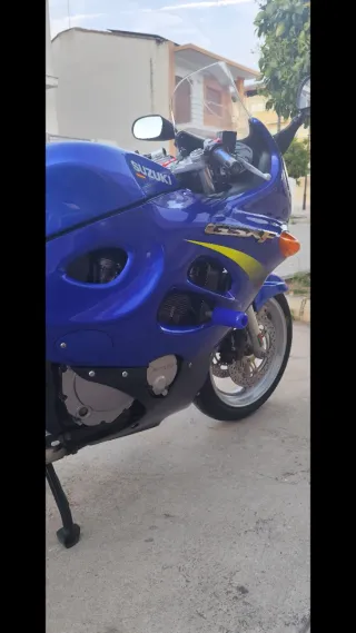 Suzuki GSX F 600 Azul