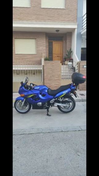 Suzuki GSX F 600 Azul