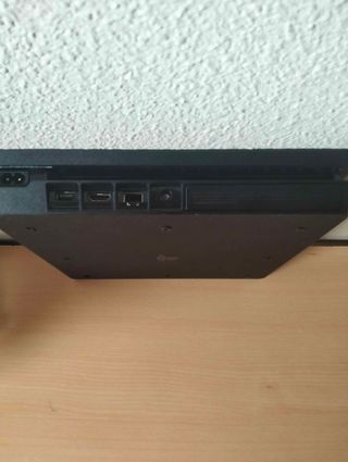 PS4 Slim Negra + 3 Juegos