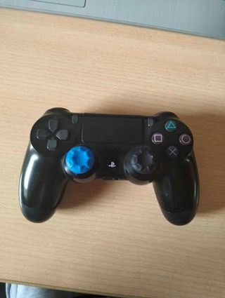 PS4 Slim Negra + 3 Juegos