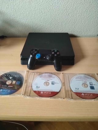 PS4 Slim Negra + 3 Juegos