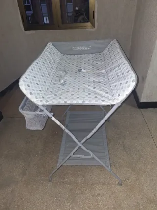Cambiador de bebé plegable gris