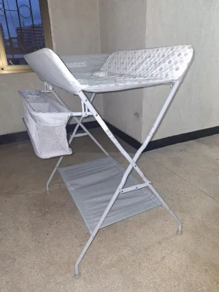 Cambiador de bebé plegable gris