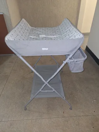 Cambiador de bebé plegable gris