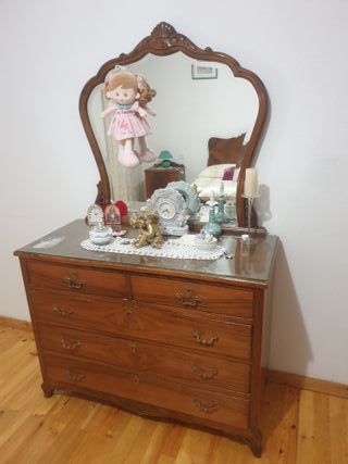 Dormitorio antiguo madera