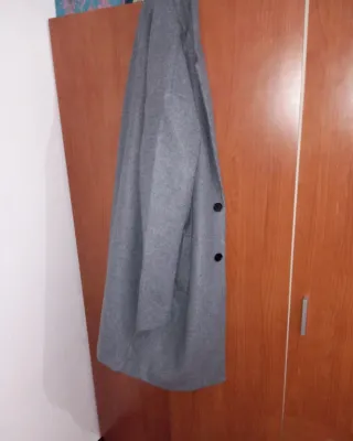 Abrigo largo gris hombre