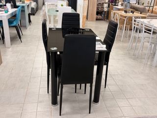 Mesa Comedor de  Cristal + 4 Sillas de polipiel