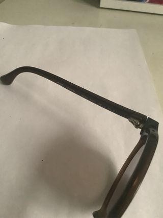 Gafas de sol Ray-Ban negras y marrones