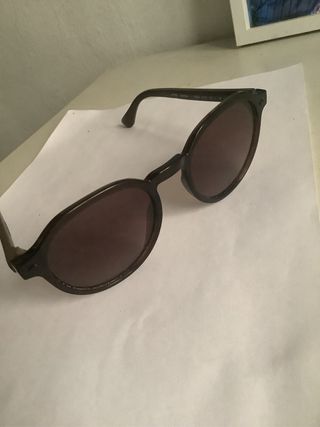 Gafas de sol Ray-Ban negras y marrones