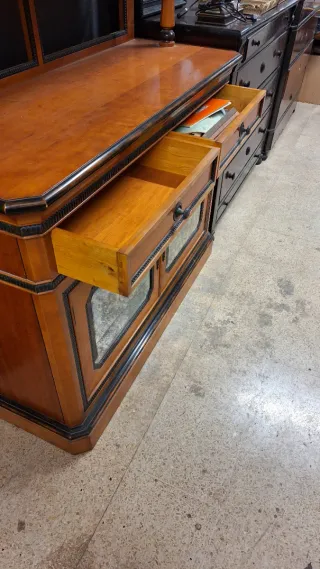 Mueble aparador madera y cristal