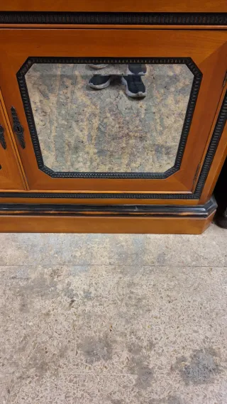 Mueble aparador madera y cristal