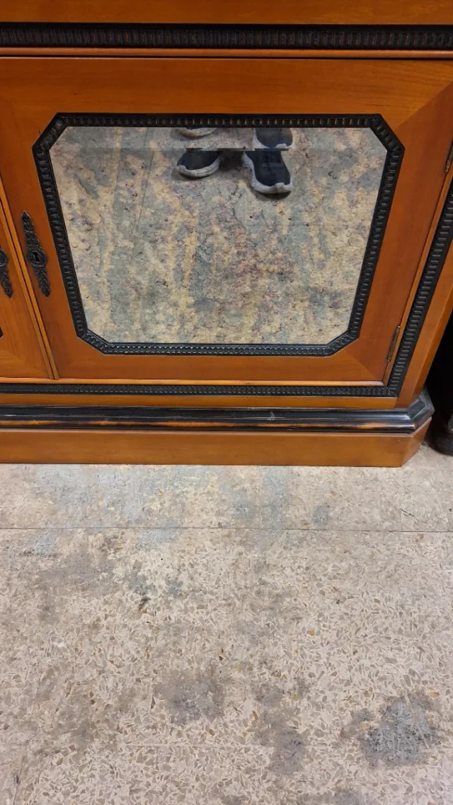 Mueble aparador madera y cristal