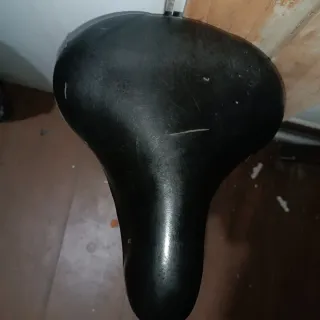 Sillín de bicicleta negro