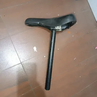 Sillín de bicicleta de carrera negro