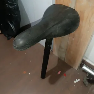 Sillín de bicicleta de carrera negro