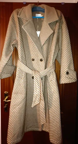 Casaco comprido com padrão listrado