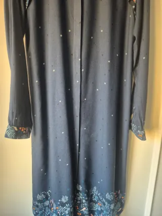 Vestido azul manga larga estampado