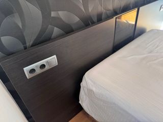 CABECERO CAMA MESITAS ESPEJO HABITACIÓN MATRIMONIO