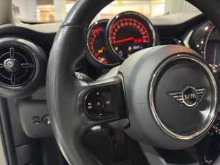 MINI Cooper 5P Automático!