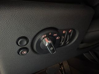MINI Cooper 5P Automático!