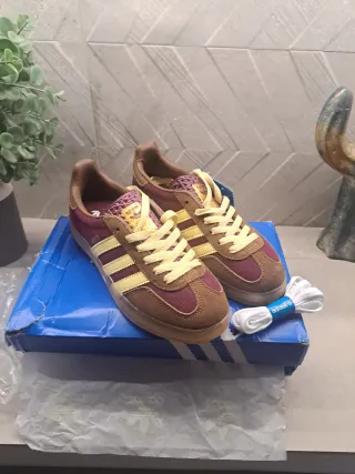 Adidas Gazelle Marrón/Rojo
