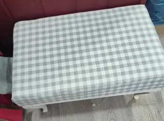 Banco tapizado a cuadros