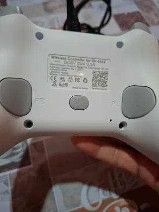 Mando de videojuegos blanco
