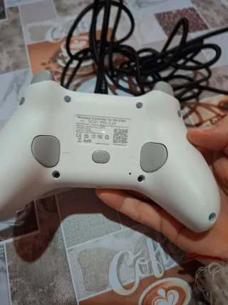 Mando de videojuegos blanco