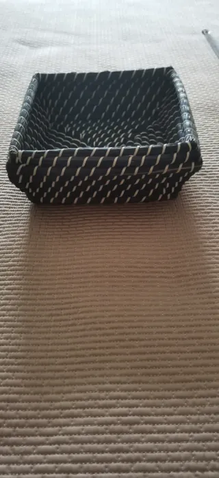 Cesto mimbre cuadrado azul y blanco