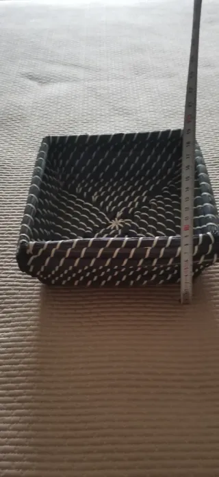 Cesto mimbre cuadrado azul y blanco