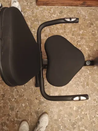 Bicicleta estática con respaldo