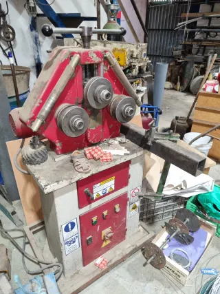 Curvadora de perfiles