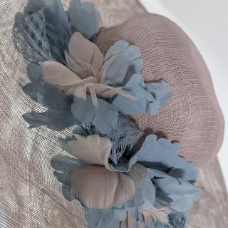 Sombrero de fiesta con flores