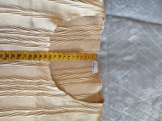 Camiseta manga corta color dorado